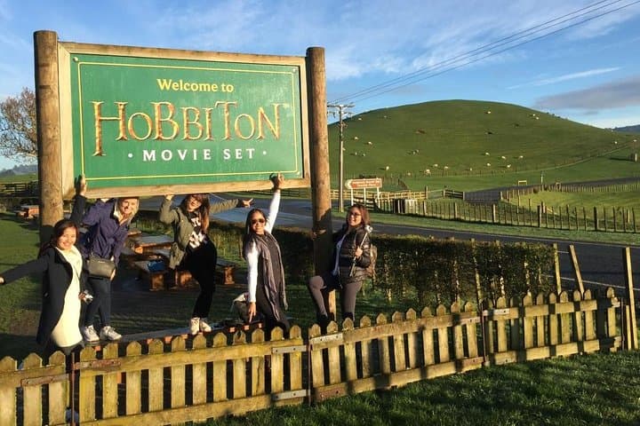 Auckland to Rotorua via Hobbiton: One-Way Small-Group Tour Guide photo 3