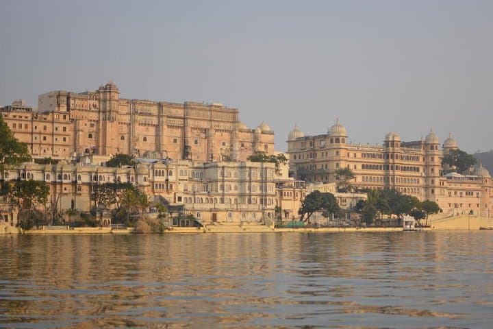 Udaipur Sightseeing Tour with Guide — City Palace, Lake Pichola & Monsoon Palace (8‑Hour) photo 1