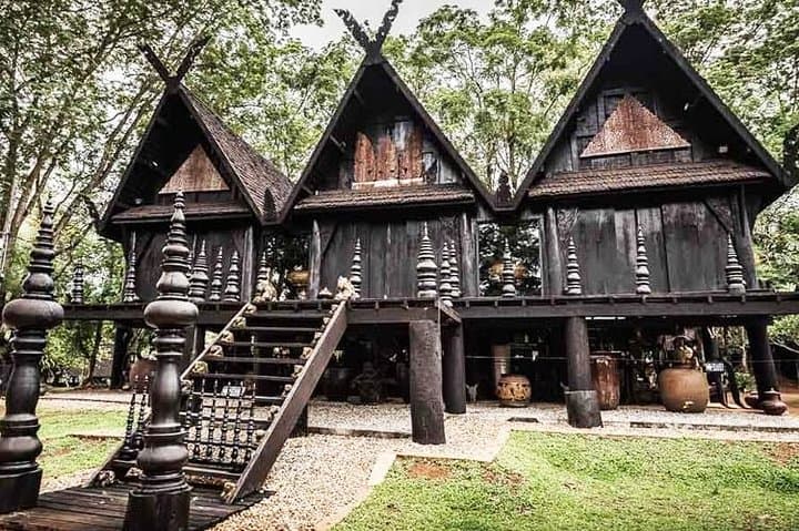 Chiang Rai White, Black & Blue Temple Day Tour — 5-Hour Cultural Circuit photo 2