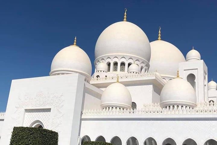 Abu Dhabi Day Trip: Sheikh Zayed Grand Mosque, Corniche & Heritage Village (8‑Hour)