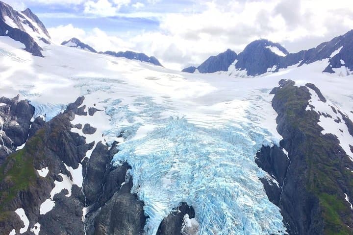 Anchorage Glacier Flightseeing: 30-Minute Helicopter Tour Over the Chugach Icefields photo 2
