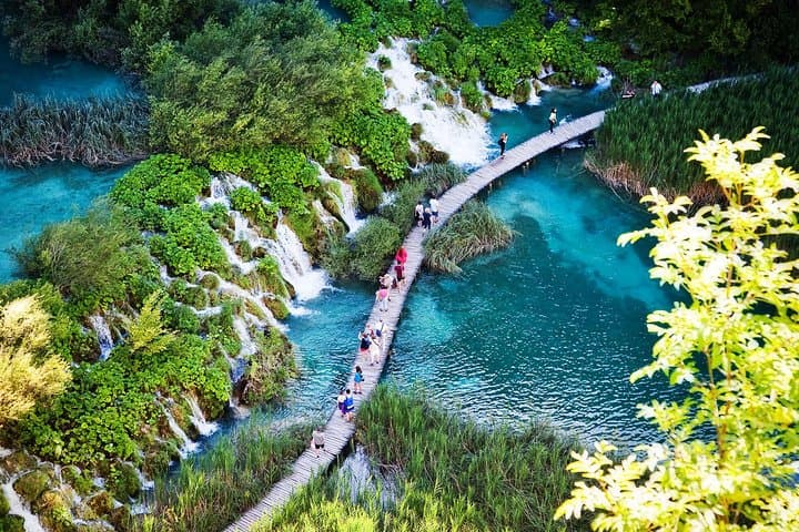 Split to Zagreb Transfer with Plitvice Lakes: One-Day Guided Stop at Croatia’s Waterfalls