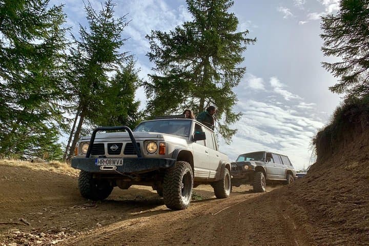 Off-Road to Ecem Peak: Full-Day 4x4 Tour in Romania's Eastern Carpathians