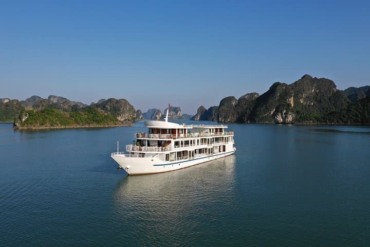 Sapphire Overnight: 2-Day Ha Long & Lan Ha Bay Cruise