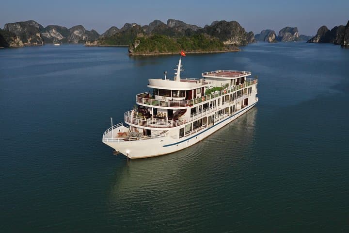 Sapphire Overnight: 2-Day Ha Long & Lan Ha Bay Cruise photo 2