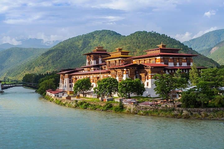 4-Day Bhutan Tour: Paro, Thimphu & Punakha with Taktsang Hike