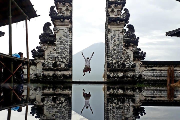 Gate of Heaven & Tirta Gangga Day Tour: Lempuyang Temple, Water Palace and Kanto Lampo