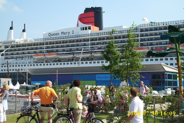 Guided Hamburg Bike Tour: Explore Sternschanze, St. Pauli & Kontorhaus Districts photo 4