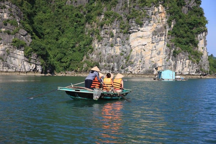 Overnight Bai Tu Long Cruise: Kayaking, Swimming & Thien Canh Son Cave photo 4