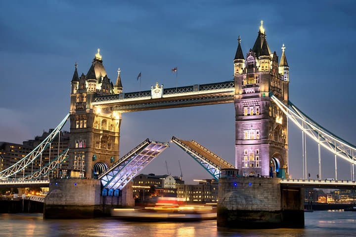 Private Tower of London Tour: Crown Jewels, Ravens & Royal History photo 4