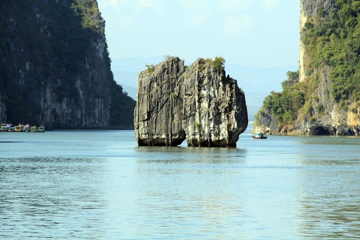Halong Bay Day Cruise: Thien Cung Cave, Kayaking & Lunch photo 6