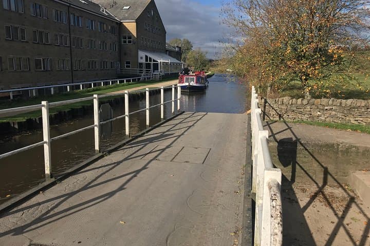 Skipton Canal Roast Dinner Cruise — 3-Hour Evening Cruise photo 3