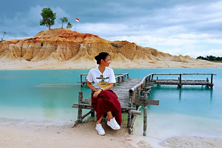 Bintan Sand Dunes & Blue Lake Half-Day Tour with Seafood Lunch