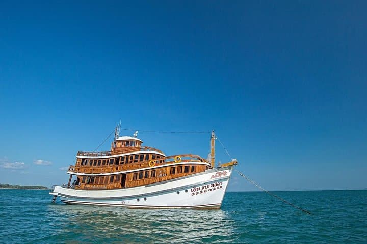 M/Y Lalida Sunset Dinner Cruise: Railay Cliffs, Poda & Phra Nang Snorkel photo 4