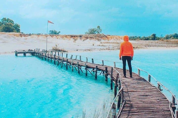 Bintan Sand Dunes & Blue Lake Half-Day Tour with Seafood Lunch photo 4