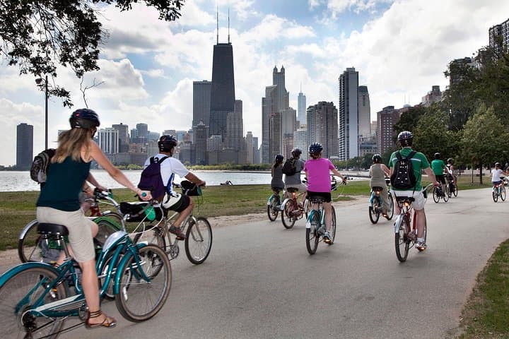 Exploring Chicago’s Lakefront Neighborhoods by Bike: A 3-Hour Urban Adventure photo 3