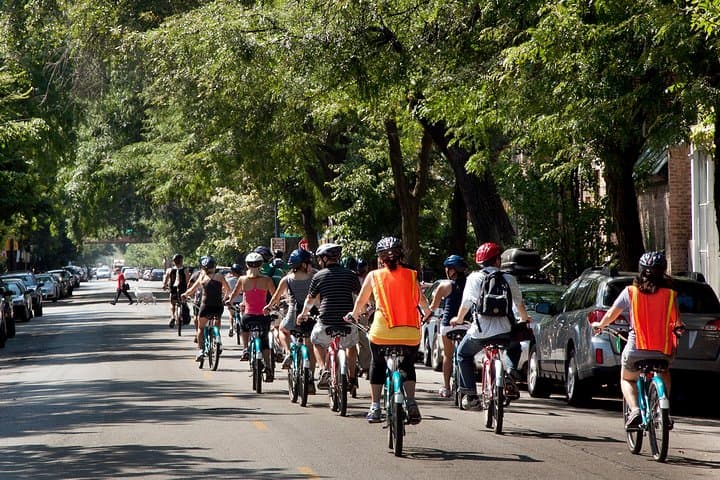 Exploring Chicago’s Lakefront Neighborhoods by Bike: A 3-Hour Urban Adventure photo 6