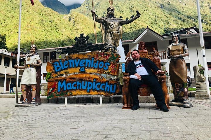 Essential Machu Picchu Full-Day Tour: Vistadome Train from Cusco photo 3