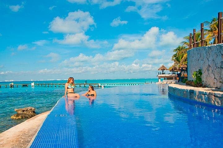 Catamaran to Garrafón: Snorkel & Kayak Day Trip from Cancun