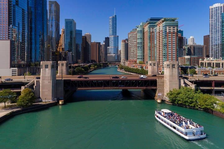 Chicago Lake and River Architecture Tour: Exploring the City’s Skyline from Water photo 3