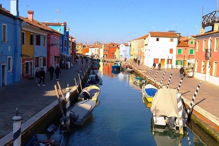Burano Walking Tour: Secret Corners, Lace-Making & Colorful Houses photo 2
