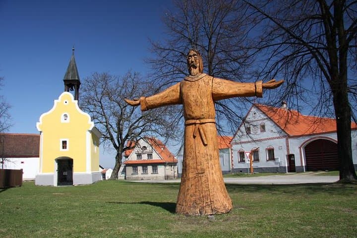 South Bohemia Day Trips from Cesky Krumlov — Dívčí Kámen, Holašovice & Hluboká photo 2