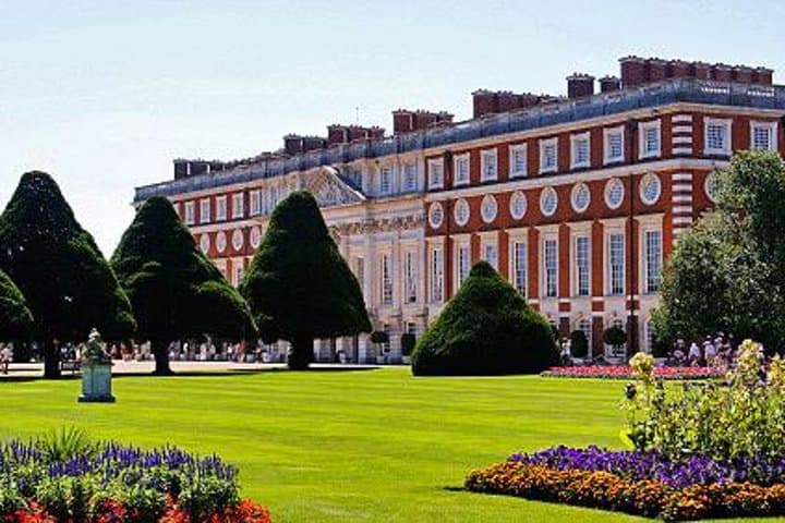 Explore Hampton Court: Tudor Kitchens, Maze & Baroque State Apartments photo 2
