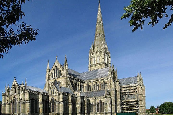 New Forest and Salisbury Day Tour from Southampton — Beaulieu, Lyndhurst & Salisbury Cathedral photo 2