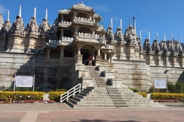 Private Transfer From Udaipur to Jodhpur with Stops at Kumbhalgarh and Ranakpur photo 3