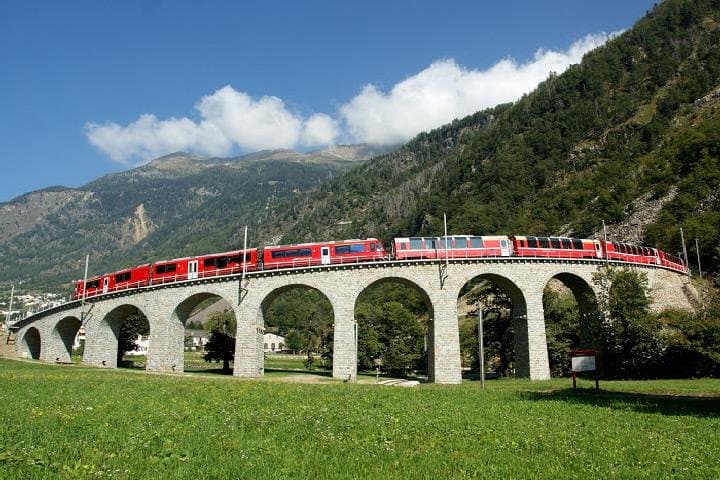 Diavolezza Lunch and Bernina Express from Como — High-Altitude Cable Car & UNESCO Train Day Trip photo 6