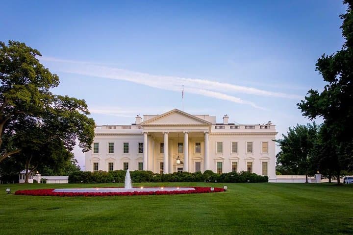 Washington DC Highlights: 4‑Hour Memorials & Museums Small‑Group Tour photo 4