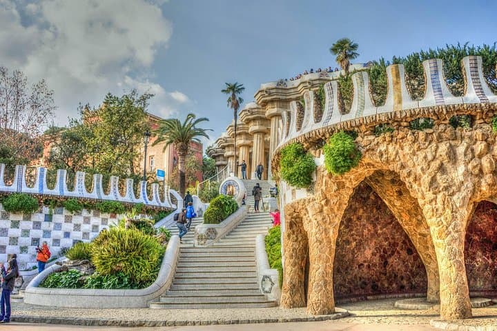 Park Güell Guided Tour: Skip-the-Line Tickets and City Views