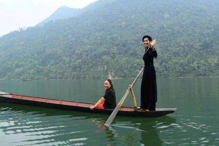 Paddle and Peaks: 4 Days Kayaking and Trekking at Ba Be Lake photo 4