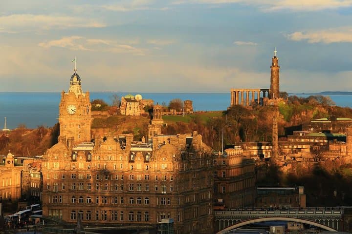 Private Edinburgh Driving Tour: Royal Mile, Castle & Leith in a Day