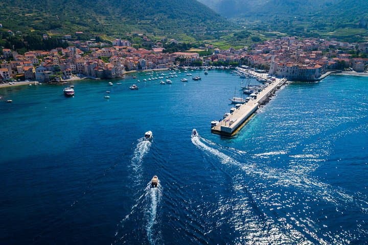 Blue Cave Full-Day Luxury Speedboat Cruise from Split to Hvar & Vis photo 5