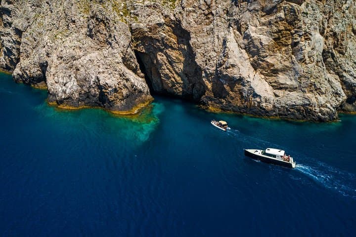 Blue Cave Full-Day Luxury Speedboat Cruise from Split to Hvar & Vis photo 6