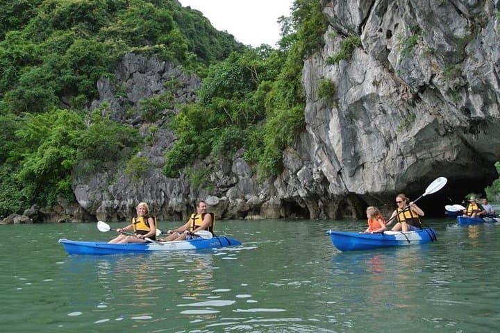 Halong Bay Full-Day Cruise with Thien Cung Cave & Kayaking from Hanoi photo 6