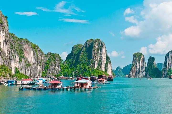 Halong Bay Full-Day Cruise with Thien Cung Cave & Kayaking from Hanoi