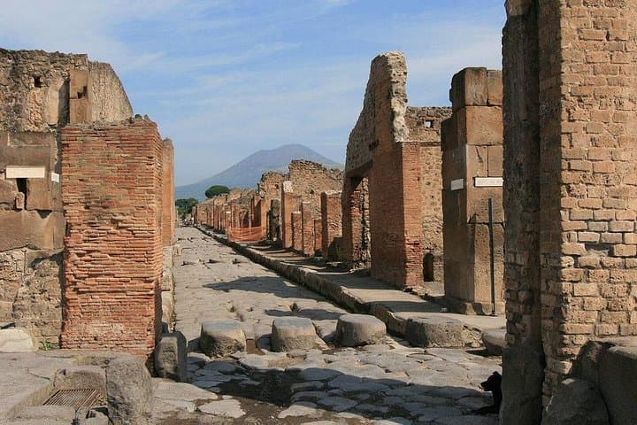 Pompeii and Positano Private Day Trip from Rome — Vesuvius Ruins to Amalfi Coast Views photo 4