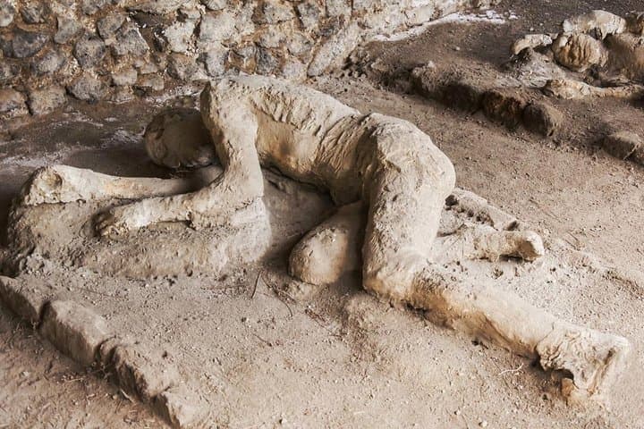 Private Pompeii Day Trip from Rome — Explore the Ruins beneath Vesuvius photo 5