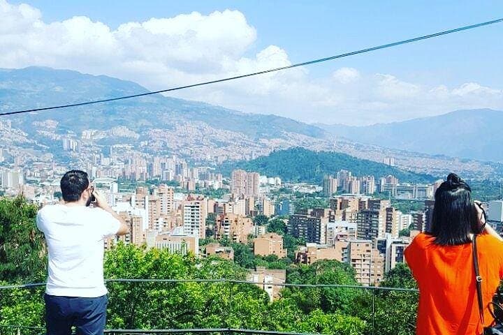 Medellin Walking Tour & Metrocable: Downtown, Botero Plaza and Comuna Life photo 5