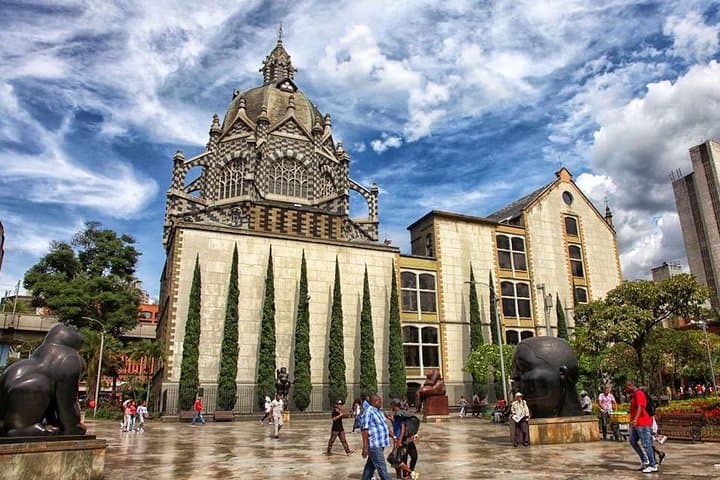 Medellin Walking Tour & Metrocable: Downtown, Botero Plaza and Comuna Life photo 2