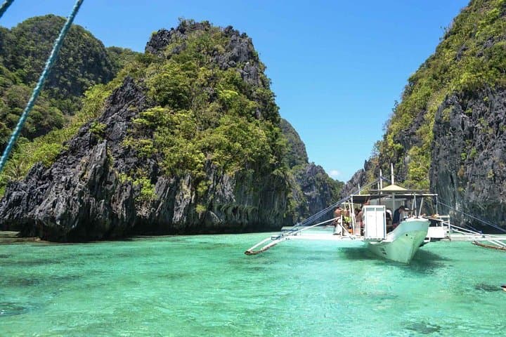 El Nido Tour D Island Hopping — Paradise Beach & Ipil Beach Day Cruise