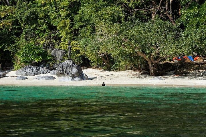 El Nido Tour D Island Hopping — Paradise Beach & Ipil Beach Day Cruise photo 2