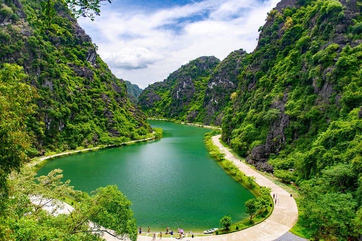 Ninh Binh 2-Day Homestay Adventure: Tam Coc, Trang An & Bai Dinh photo 3
