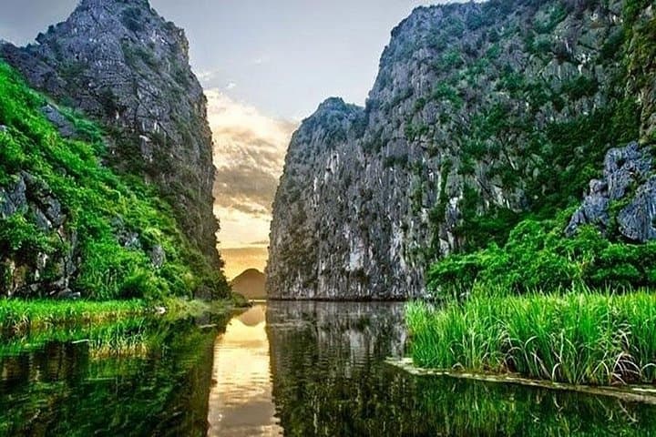 Luxury Hoa Lu, Trang An & Mua Cave Day Tour from Hanoi by Limousine photo 2