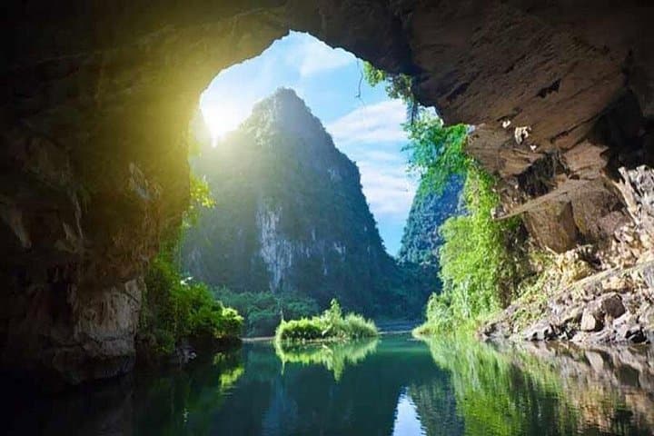 Luxury Hoa Lu, Trang An & Mua Cave Day Tour from Hanoi by Limousine photo 4