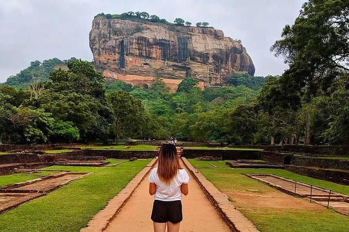 Sigiriya & Mihintale: 2-Day Cultural Highlights Tour from Negombo
