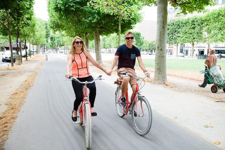 Pedal Paris: Highlights Bike Tour with a Local Guide photo 4
