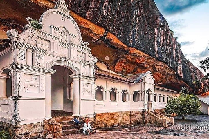 Climb the Lion Rock: Sigiriya and Dambulla Day Tour from Kandy